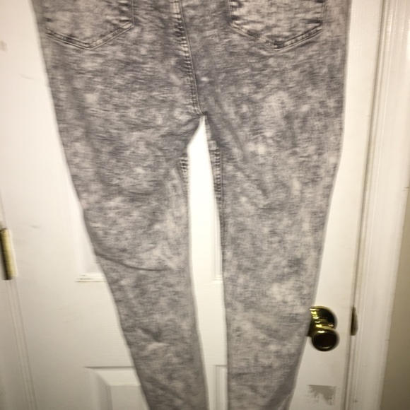 Fashion Nova Stonewashed Skinny Jeans - Picture 4 of 7